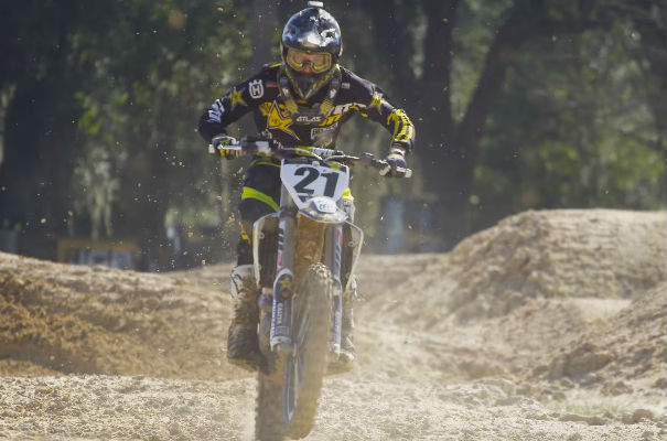 VÍDEO: Husqvarna 250 vs FC450
