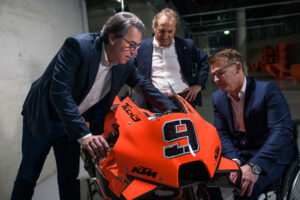 MotoGP, Pit Beirer (KTM): “O MotoGP está a cometer os mesmos erros da F1 há dez anos atrás” thumbnail