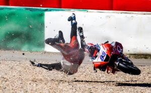 MotoGP, 2021, Portimão: Imagens impressionantes da queda de Martin! thumbnail