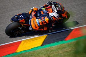 MotoGP, 2021, Sachsenring: Oliveira segundo a 15 voltas do fim thumbnail