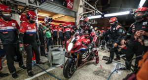 Endurance, 24H Le Mans: Yamaha YART avaria, Suzuki mais isolada à frente thumbnail