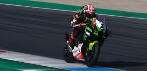 SBK, 2021, Assen: Quedas ajudam Rea a distanciar-se com mais uma vitória thumbnail