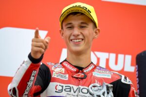 Moto3, 2021, Áustria: Garcia usou pneu ilegal no TL2 e foi desclassificado thumbnail