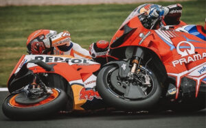 MotoGP, 2021 Silverstone: Márquez e Martin comentam a queda comum thumbnail