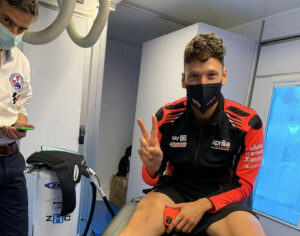 MotoGP, 2021 Silverstone: Lorenzo Savadori regressa na Aprilia thumbnail