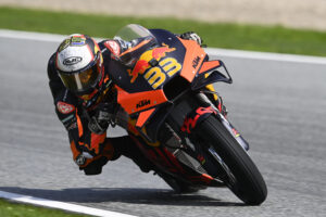 MotoGP, 2021, Áustria, Corrida: Chuva baralhou e Brad Binder aproveitou thumbnail