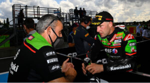 SBK, 2021, Magny-Cours: Protesto Kawasaki estraga registo perfeito de Razgatlioğlu thumbnail