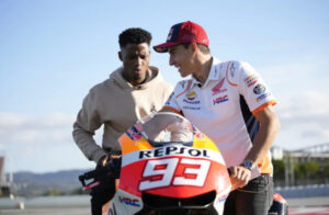 MotoGP, 2021, Misano 2: Marc Márquez impressiona o craque do futebol Ansu Fati thumbnail