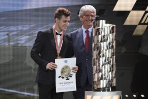 MotoGP: Campeões em pista e campeões… de fato, as melhores imagens da Gala dos FIM Awards thumbnail