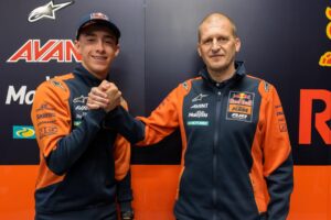 Moto2, Aki Ajo: “Pedro Acosta merece muito respeito pela forma como geriu a época” thumbnail