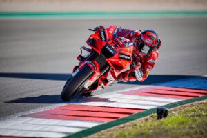 MotoGP, Algarve, Corrida: Bagnaia vence corrida encurtada por queda de Oliveira e Lecuona thumbnail