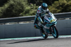 Moto3, 2021, Valência, Corrida: Faísca entre Foggia e Acosta dá vitória a Artigas na despedida thumbnail