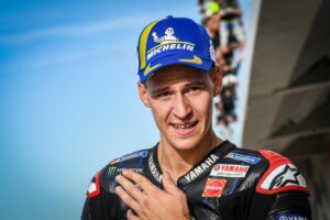 MotoGP: Quartararo pede mudanças à Yamaha, apesar do título thumbnail