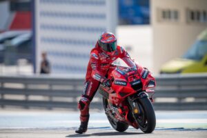 MotoGP, Pecco Bagnaia: “Melhorámos uma moto que já era perfeita” thumbnail