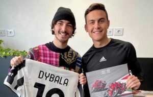 MotoGP: Francesco Bagnaia esteve com o plantel da Juventus thumbnail