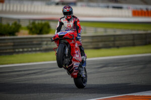 MotoGP, Pilotos da Pramac explicam quedas no último dia thumbnail