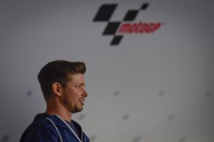 MotoGP, Casey Stoner quer ver alterações no MotoGP: quais é que fazem sentido? thumbnail