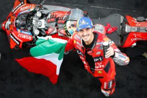 MotoGP, GP São Marino: Bagnaia reduziu distâncias e Bastianini foi ao pódio thumbnail