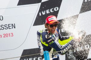 MotoGP, Valentino Rossi: “Já era altura de um italiano ganhar outra vez” thumbnail
