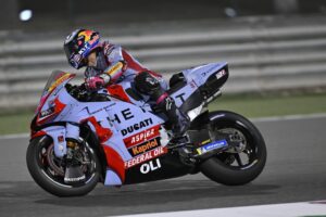 MotoGP, Qatar: O triunfo de Bastianini com uma moto de 2021 thumbnail