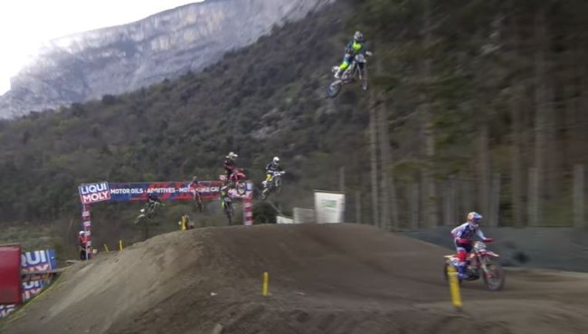 Vídeo MXGP, Trentino: O gigante triplo salto de Jeremy Seewer! thumbnail