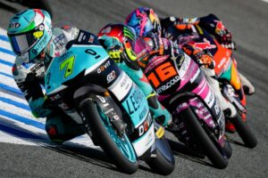 Moto3, 2022, França, TL1: Dennis Foggia bate colega de equipa e lidera primeira sessão thumbnail