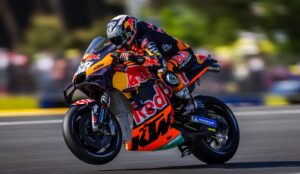 MotoGP, Alemanha, Miguel Oliveira (17.º): “Estamos a pensar numa solução mais radical” thumbnail