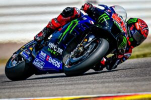 MotoGP, Yamaha continua a ser carregada por Fabio Quartararo thumbnail