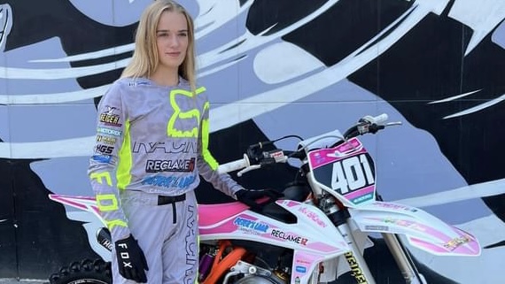 EMX125: Lotte Van Drunen, a menina que chegou ao Top 10 do Europeu de Motocross! thumbnail