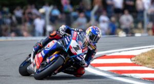 WSBK, Donington, Corrida 2: Razgatlioglu coroado em Donington com um hat-trick thumbnail