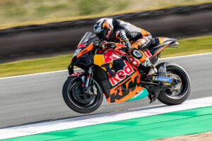 MotoGP, Miguel Oliveira: Ficar na KTM ou escolher um novo desafio com a Aprilia? thumbnail