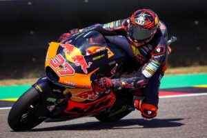 Moto2, Grã-Bretanha, Warm Up: Augusto Fernández continua a impor-se em Silverstone thumbnail