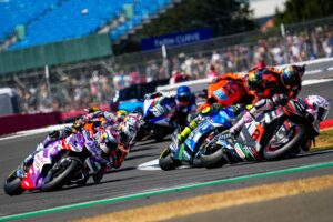 MotoGP: Silverstone com  bancadas vazias no domingo thumbnail