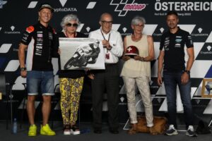 MotoGP, Luigi Taveri nomeado lenda do MotoGP thumbnail