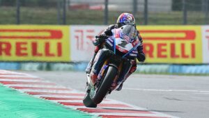 WSBK, Magny-Cours: Razgatlioglu conquista a vitória na Superpole Race    thumbnail