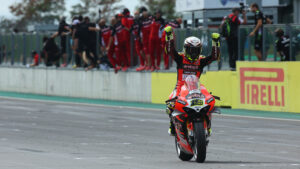 WSBK, Magny-Cours, Corrida 1: Uma corrida louca ganha por Alvaro Bautista thumbnail