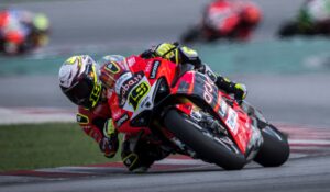 WSBK, Barcelona, Corrida 2: Hat-trick de Alvaro Bautista e dobradinha Ducati thumbnail