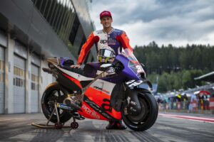 MotoGP: Lorenzo Savadori renova com a Aprilia para 2023 thumbnail