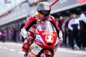 Moto3, Entrevista Izan Guevara: “Este título é a recompensa por todo o trabalho do ano” thumbnail