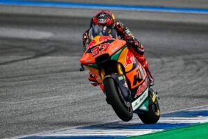 Moto2, Austrália, TL2: Augusto Fernandez lidera sessão plena de incidentes thumbnail