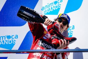 MotoGP, Francesco Bagnaia: “Pode ser uma grande ajuda ter o Vale connosco” thumbnail