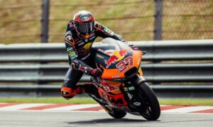 Moto2, Malásia: Augusto Fernandez chega a Valencia em vantagem thumbnail