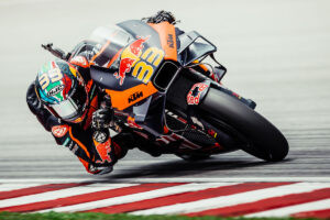 MotoGP, Malásia: A chuva deu uma ajuda preciosa a Brad Binder thumbnail