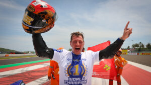 WSSP, Indonésia, Corrida 1: Vitória da MV Agusta, Aegerter coroado campeão thumbnail