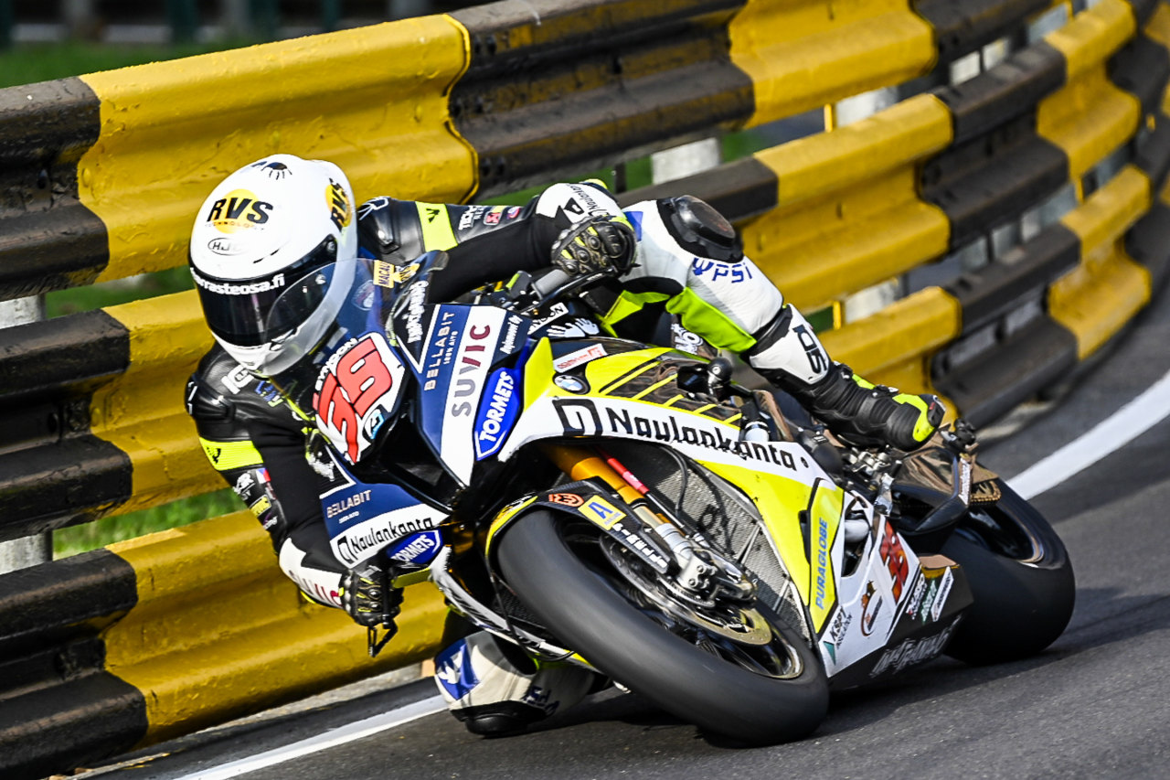 Nuno Caetano foi o único português no TT Ilha de Man - Desporto - Andar de  Moto