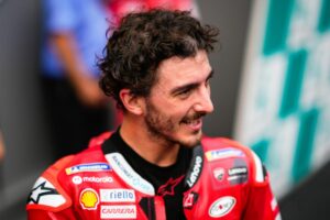 MotoGP, Claudio Domenicali revela ‘requisito’ de Bagnaia sobre novo colega de equipa thumbnail
