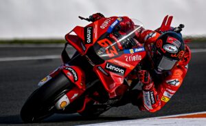 MotoGP, Pecco Bagnaia (Ducati): “Ter o número 1 coloca mais pressão mas é bonito” thumbnail