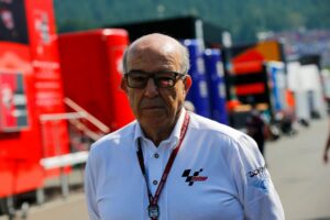 MotoGP, Carmelo Ezpeleta: “Oito Ducatis? Antes havia oito Hondas ou Yamahas” thumbnail