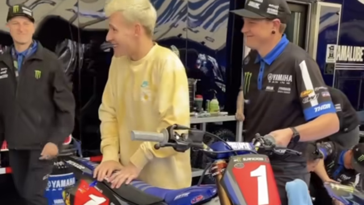 Vídeo AMA Supercross: A hilariante reação de Quartararo às suspensões da moto de Tomac thumbnail
