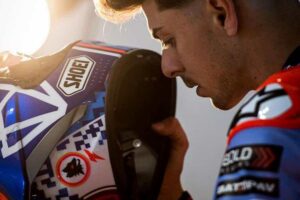 MotoGP: Fabio Di Giannantonio carrega a Roma no capacete thumbnail